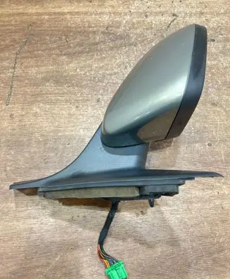 Volvo V70 Front door electric wing mirror 30799892