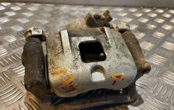 Opel Frontera B Rear brake caliper CZH1110