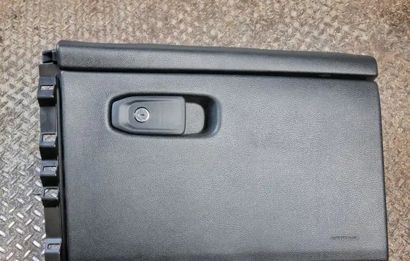Jeep Grand Cherokee WL Glove box P7CH34TX7AE