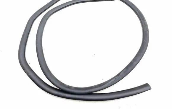Opel Vivaro Door glass trim 