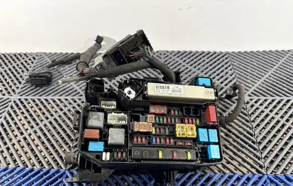 Toyota Prius+ (ZVW40) Fuse box set 602730