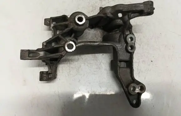 Citroen C4 II Picasso Engine mounting bracket 9804121180