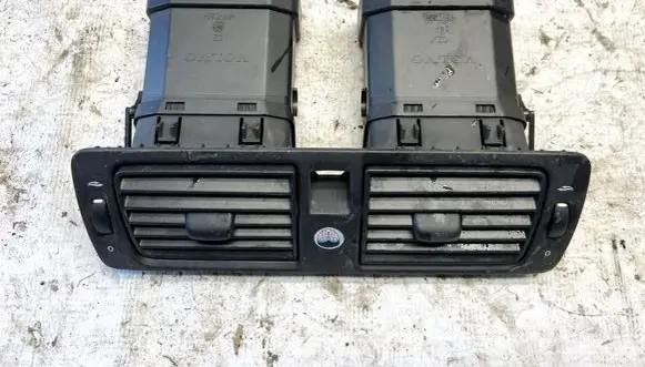 Volvo V50 Dash center air vent grill 30722777 y01145p