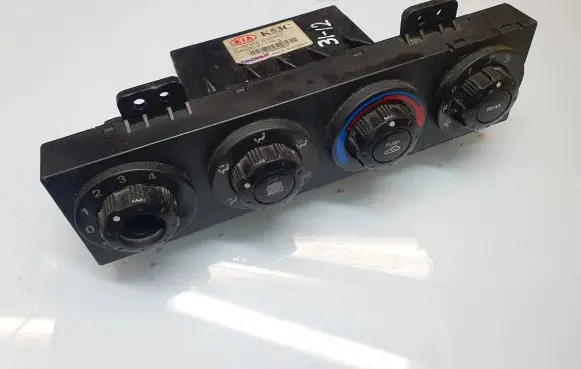 KIA Carnival Climate control unit OK53C61190 1335600195M4
