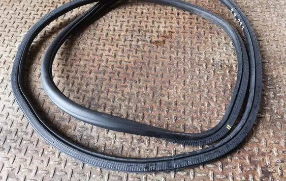 Opel Mokka X Front door rubber seal