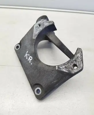 BMW 5 E60 E61 Engine mounting bracket 676111702