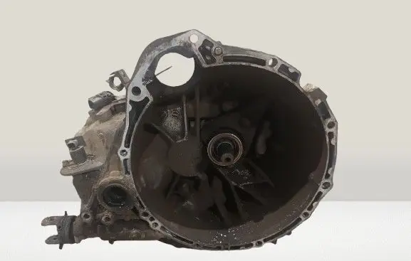 Nissan Almera Tino Manual 5 speed gearbox YD1