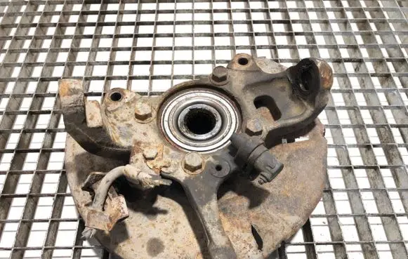 Mitsubishi L200 Front wheel hub spindle knuckle 