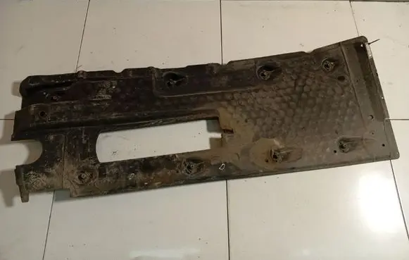 Seat Toledo III (5P) Engine splash shield/under tray 1K0825212