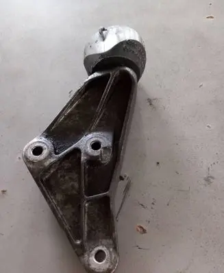 Audi A6 S6 C6 4F Engine mounting bracket 8E0199339