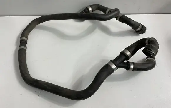 Engine coolant pipe/hose