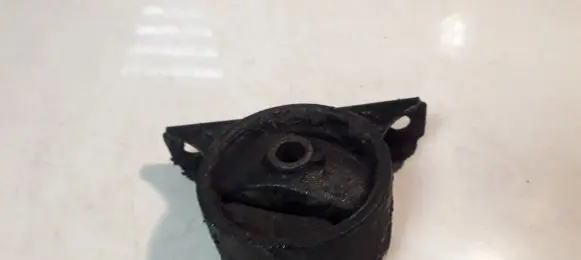 Volvo S40, V40 Engine mount bracket