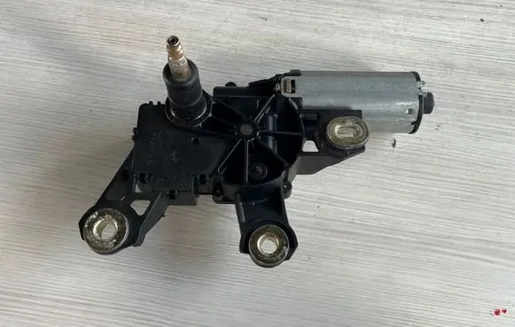 Volkswagen Multivan T5 Rear window wiper motor 7H0955711