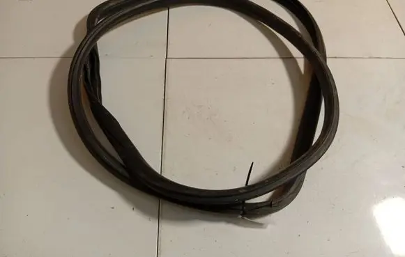 Honda Accord Rubber seal front coupe door 