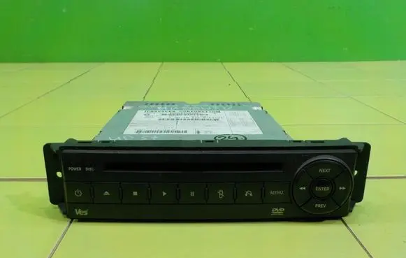 Chrysler Grand Voyager V Radio/CD/DVD/GPS head unit P05064063AE UP57