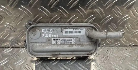 Toyota Avensis T270 Engine oil radiator 157100R010
