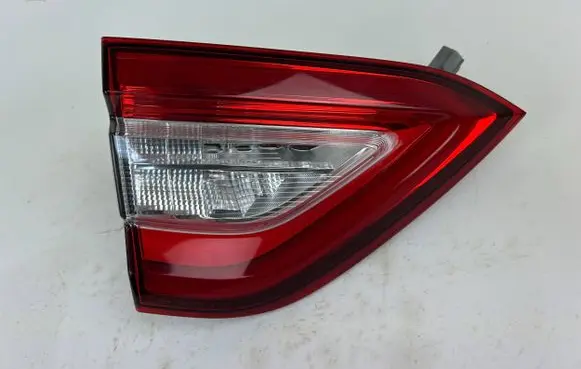 Maserati Levante Tailgate rear/tail lights 670106835 20680104 CCC150001