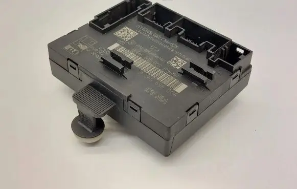 Volkswagen PASSAT B8 Door control unit/module 5Q0959595E 5Q0959595B