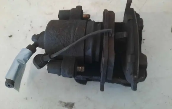 Volkswagen Polo IV 9N3 Front brake caliper