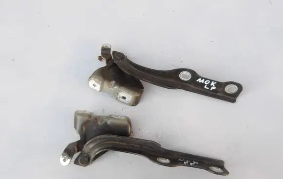 Engine bonnet/hood hinges