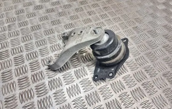 Engine mount bracket