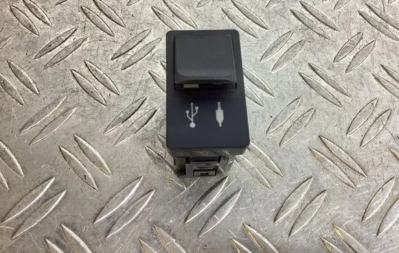 Lexus GS 250 350 300H 450H USB socket connector 8619030030