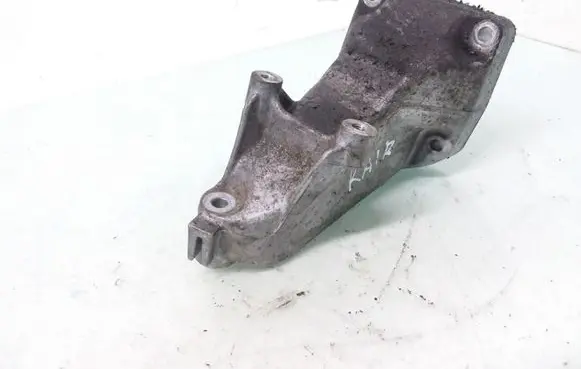 Mercedes-Benz C W203 Engine mounting bracket A6112230704
