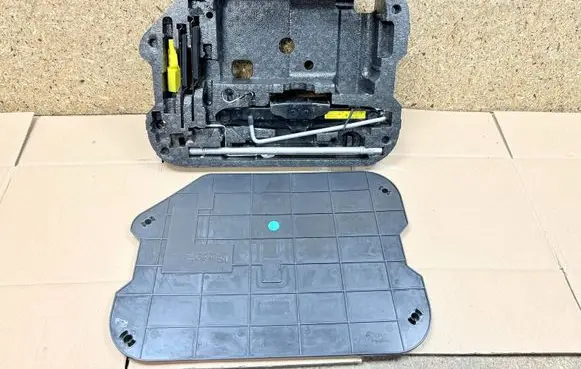 Citroen DS5 Tool set 9802201880