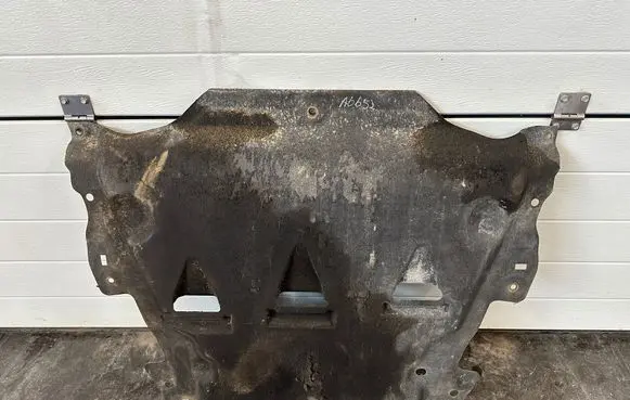 Volvo V60 Engine splash shield/under tray 