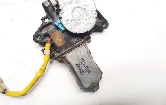Suzuki Wagon R+ Front door window regulator motor 8343074f000 83430-74f000