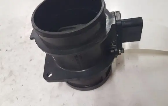 Audi A4 S4 B7 8E 8H Mass air flow meter 06D906461