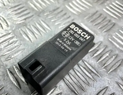 Volvo V60 Glow plug pre-heat relay 31342686 0281003047