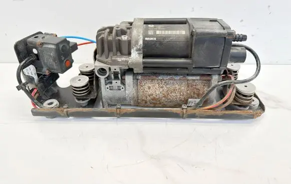 BMW 5 F10 F11 Air suspension compressor/pump 10R036089