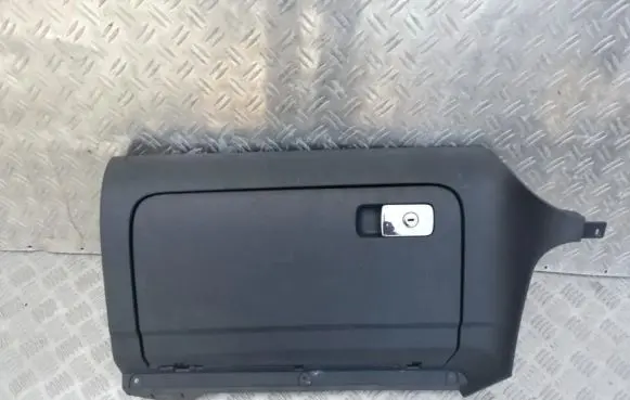 Glove box