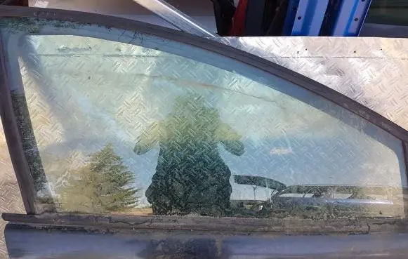 Citroen C5 Front door window glass four-door