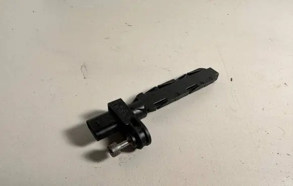 BMW 5 F10 F11 Crankshaft position sensor 7806782 25916010