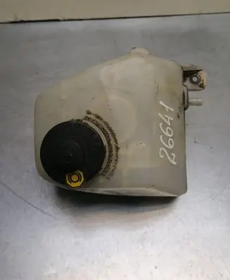 Toyota Prius (XW10) Brake fluid reservoir 