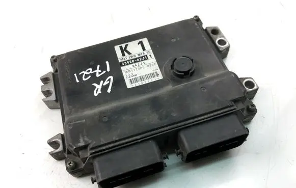Suzuki Swift II Engine control unit/module 3392062J1