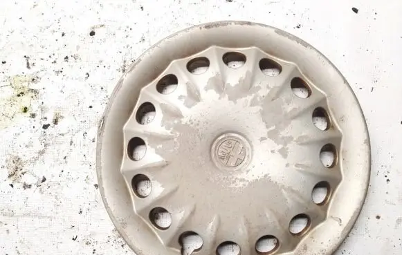 Alfa Romeo 145 - 146 R15 wheel hub/cap/trim 