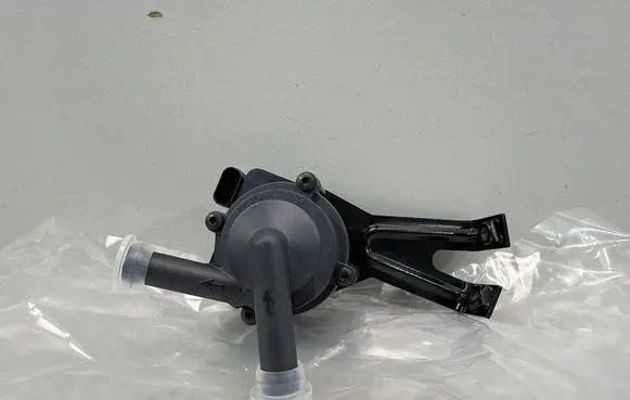 BMW 5 F10 F11 Water pump 5A36581