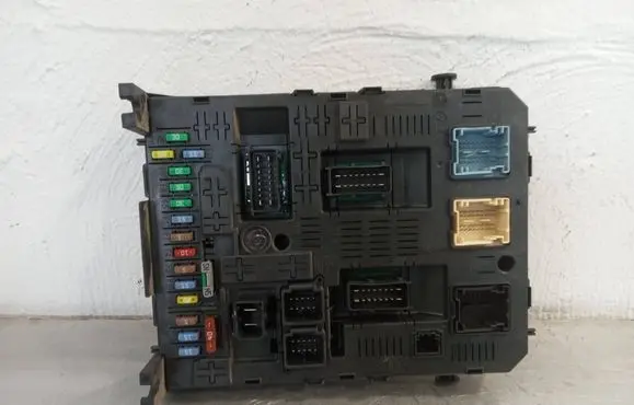Citroen Berlingo Comfort/convenience module 966405878001 BSI04EV 0240908