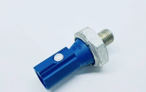 Volkswagen Golf VII Oil pressure sensor 04E919081A