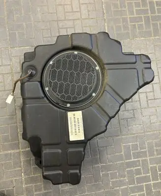 Jeep Grand Cherokee Subwoofer speaker P05064610AC 26777W P05064610ACA