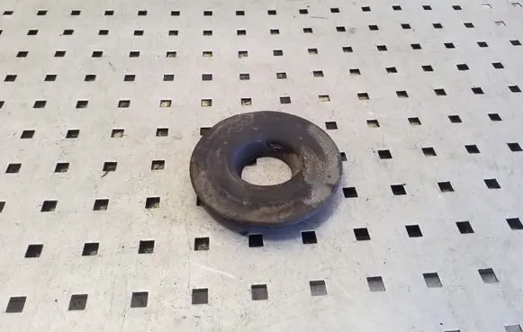 Volkswagen PASSAT B8 Rear coil spring rubber mount 5Q0512149A