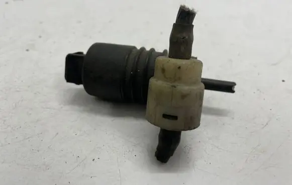 Opel Astra J Windscreen/windshield washer pump
