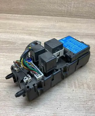 Volvo S40, V40 Fuse module 30807016 0409981