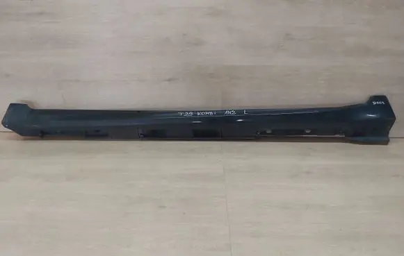 Toyota Avensis T270 Sill 75852-05050