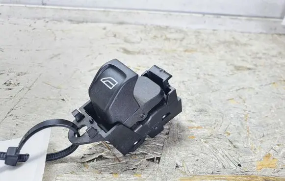 Volvo XC70 Electric window control switch 30773272