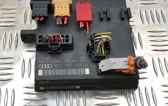 Audi A4 S4 B7 8E 8H Comfort/convenience module 8E0907279N