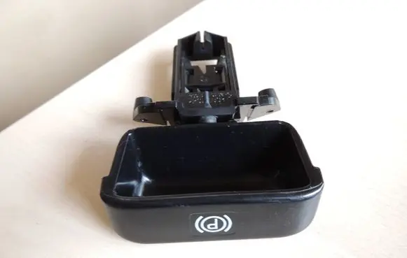 Mercedes-Benz C W203 Hand brake release handle 2034270112